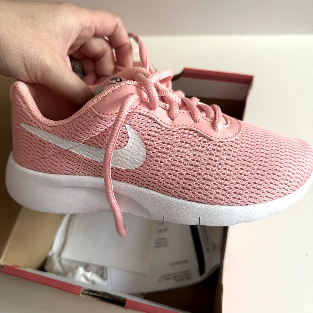 NIKE Tanjun Girls Running Shoes - Size 2.5 Lava Glow